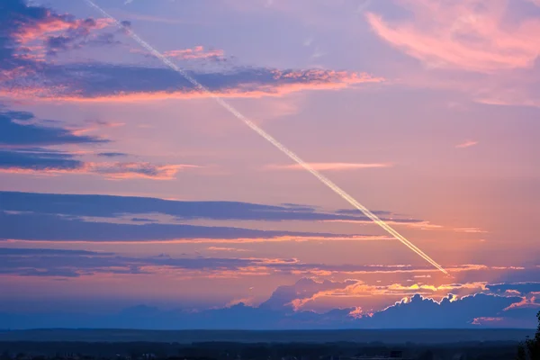 Akşam gökyüzünde hattı — Stok fotoğraf