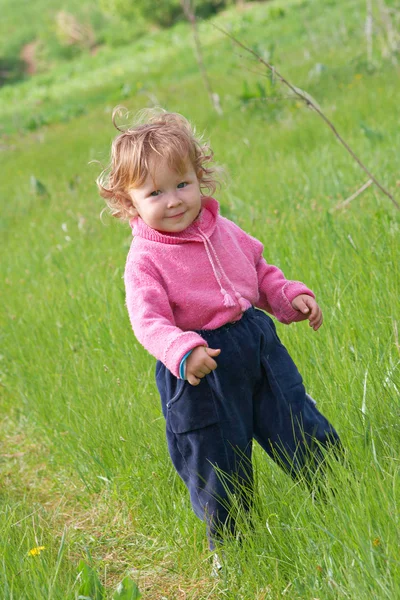 Little girl on the field — Stock Photo, Image