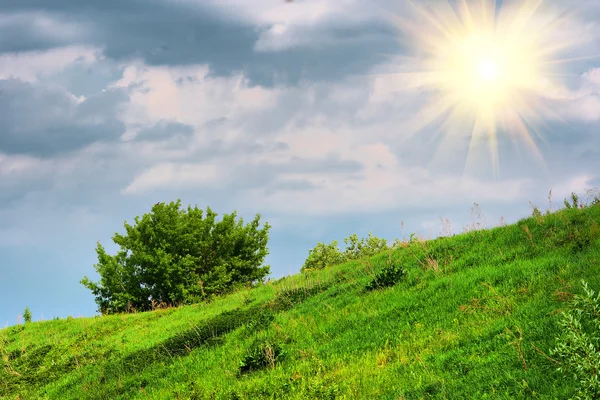 Sun against the backdrop of cloudy skies — Stock Photo, Image