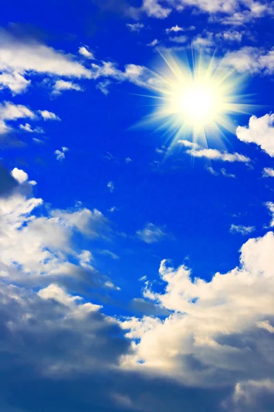 Cloudy skies with a beautiful sun — Stock Photo, Image