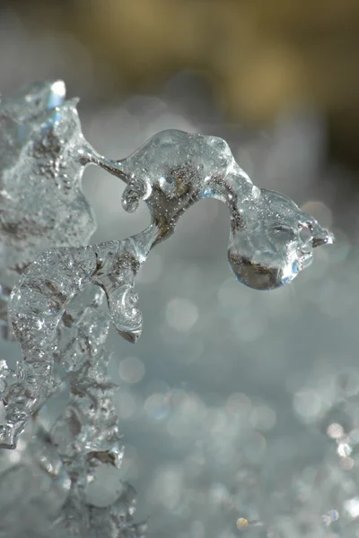 Таяние весеннего льда — стоковое фото
