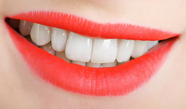 Lippen und Zähne lizenzfreie Stockbilder