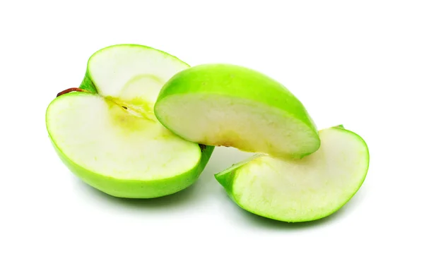 Geschnittener grüner Apfel auf weiß — Stockfoto