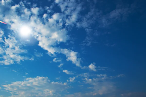 Cielo de nubes azules —  Fotos de Stock