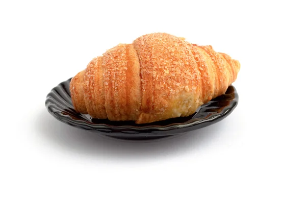 Croissant com um recheamento em uma chapa — Fotografia de Stock
