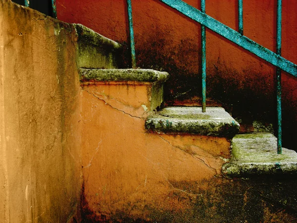 Escadaria vintage rachada — Fotografia de Stock
