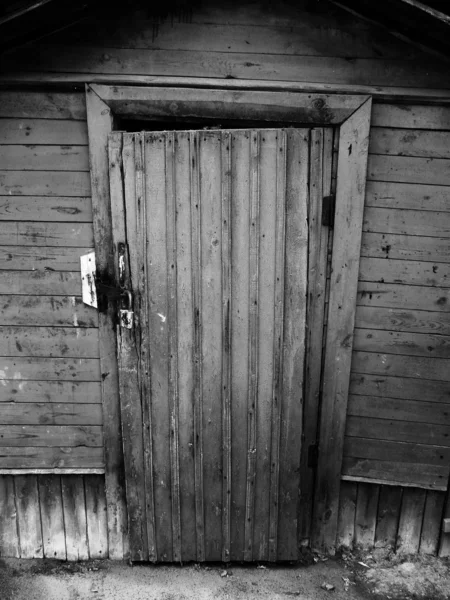 Zwart-wit vintage houten deur — Stockfoto