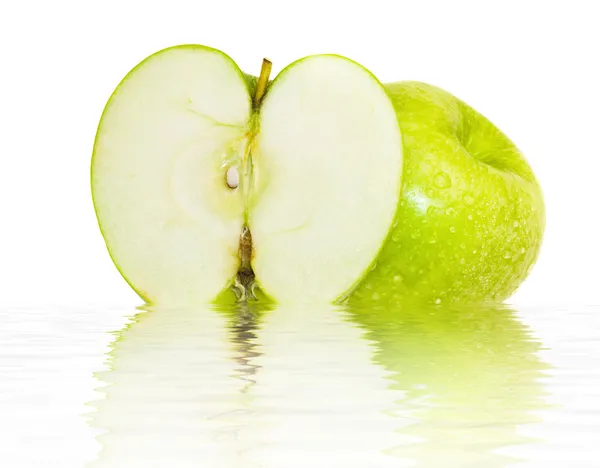 Beautiful juicy green apple — Stock Photo, Image