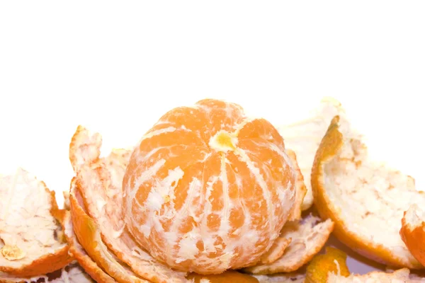 Mandarina suculenta com uma casca — Fotografia de Stock