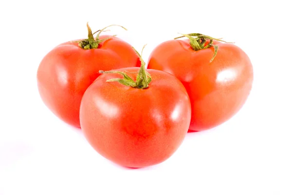 Три помидора, изолированные над белым — стоковое фото