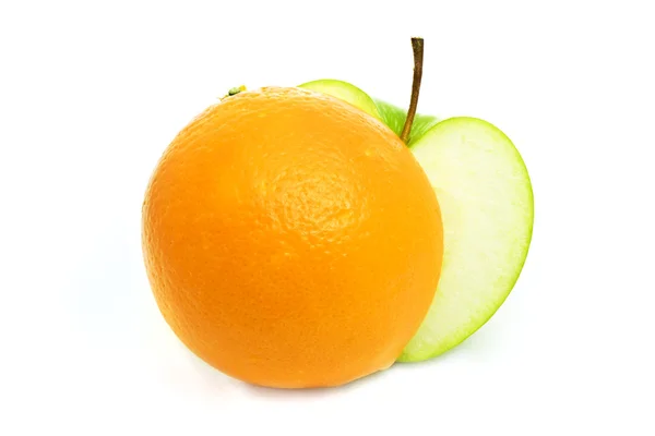 Zielone jabłko i pomarańcza — Zdjęcie stockowe