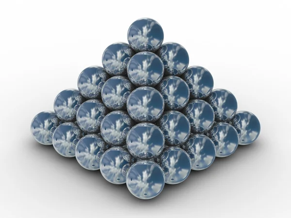 Pirâmide de esferas metálicas em um branco — Fotografia de Stock