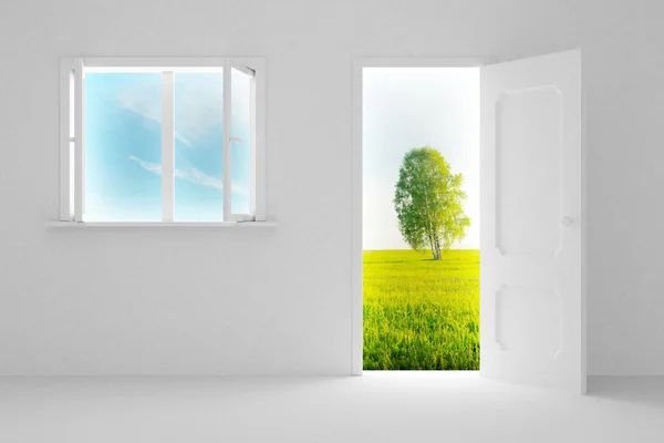Landschaft hinter der offenen Tür — Stockfoto