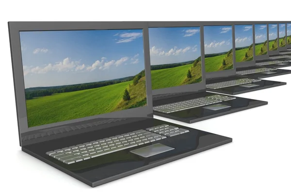 Zeile offene Laptops mit einer Landschaft — Stockfoto