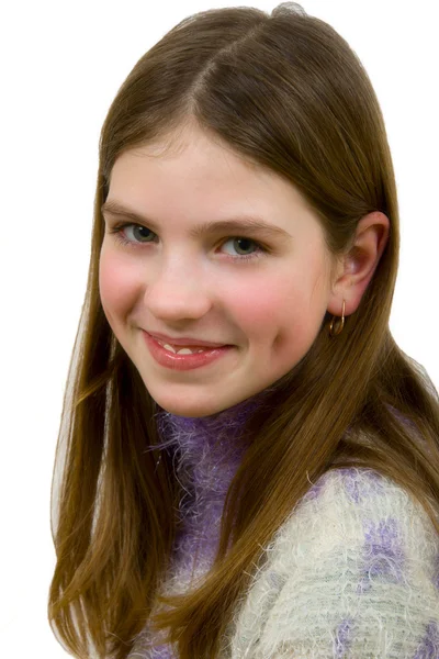 Портрет молодой улыбающейся девушки — стоковое фото