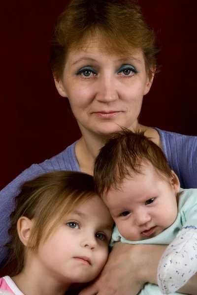 Mãe com o filho e a filha — Fotografia de Stock