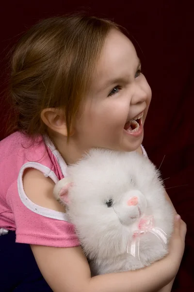 おもちゃで小さな巧みな女の子 — ストック写真