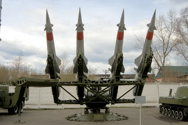 Instalação de foguetes antigos no museu — Fotografia de Stock