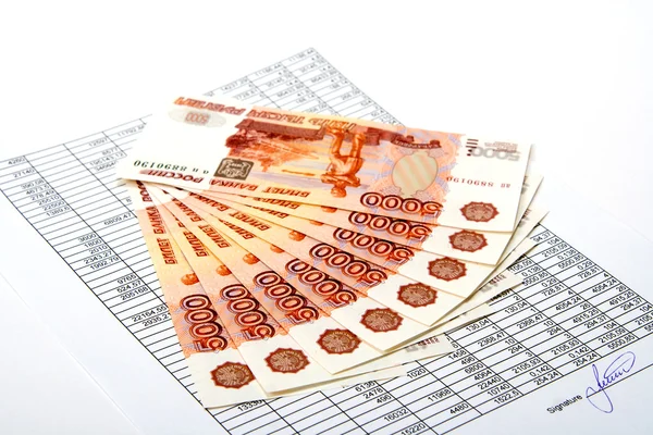 Dinero en efectivo ruso para documento firmado —  Fotos de Stock