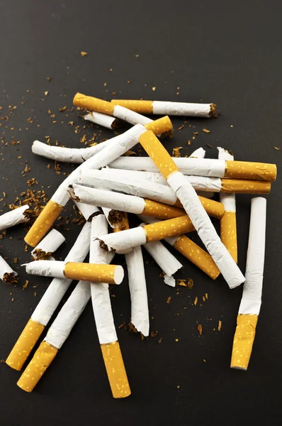 Дробленные сигареты — стоковое фото