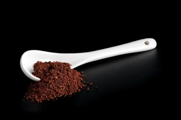 Caffè e cucchiaio bianco — Foto Stock