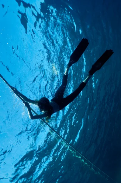 Volné potápění dívka — Stock fotografie