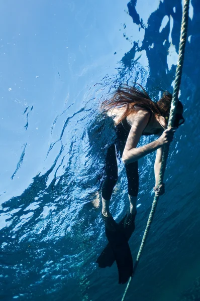 Darmowe dziewczyna nurkowania — Zdjęcie stockowe