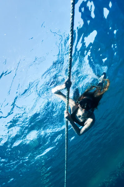 Free diving girl — Stock Photo, Image