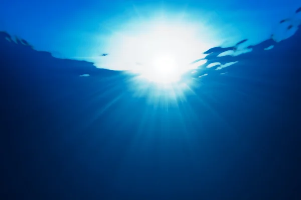 水と太陽光線と抽象化 — ストック写真