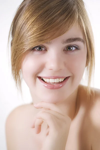 Close-up sorridente rosto de mulher bonita — Fotografia de Stock