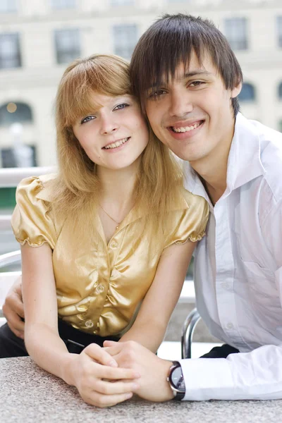 Close-up de um jovem casal apaixonado — Fotografia de Stock