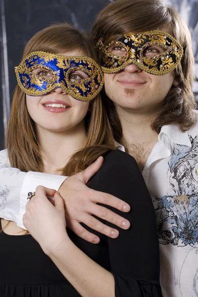 Casal usando máscaras — Fotografia de Stock