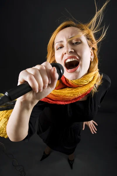 Bizzare cantora feminina — Fotografia de Stock