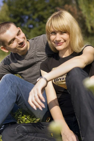 Portrait of smiling couple — Stock Photo, Image