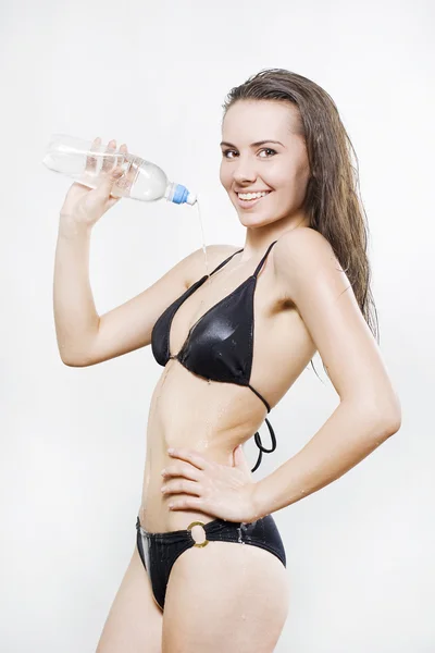 Wet beauty holding water bottle — Stock Photo, Image