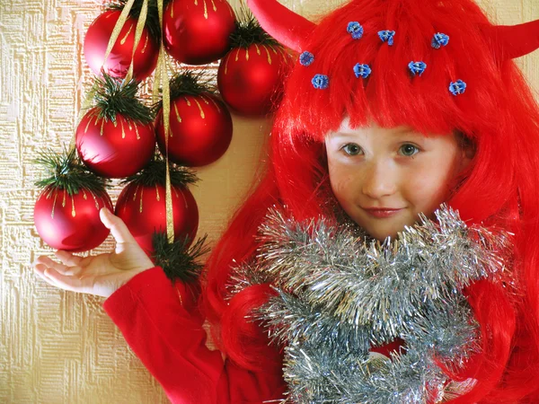 Menina bonito e árvore de Natal — Fotografia de Stock