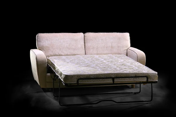Comodo divano in una stanza buia — Foto Stock