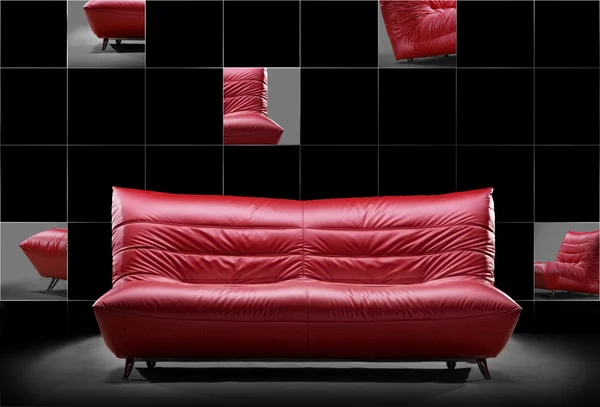 Sofá confortável em um quarto escuro — Fotografia de Stock