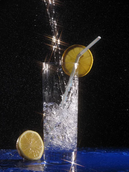 stock image Fresh spring water with lemon