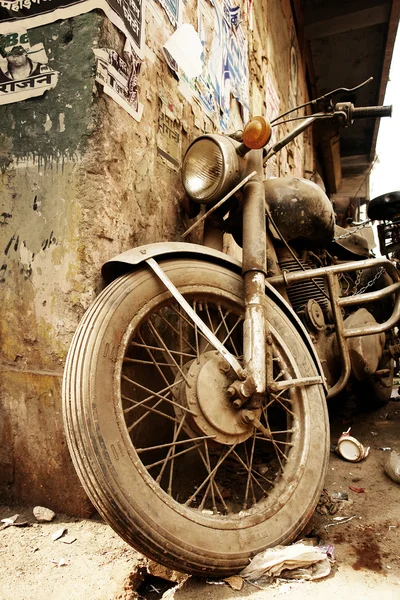 那辆旧自行车 — 图库照片