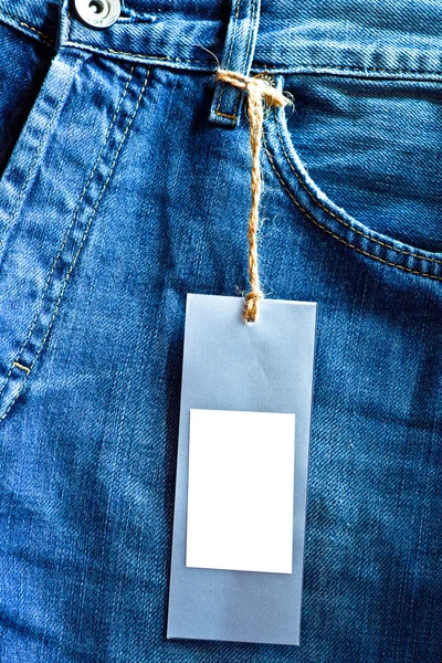 Jeans ritaglio di sfondo con etichetta vuota — Foto Stock