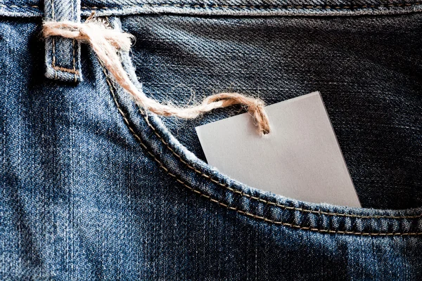Bolso de jeans com etiqueta em branco — Fotografia de Stock