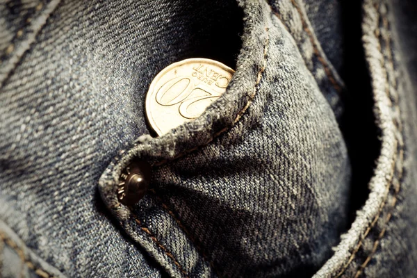 Bolsos de jeans com moedas de vinte centavos — Fotografia de Stock