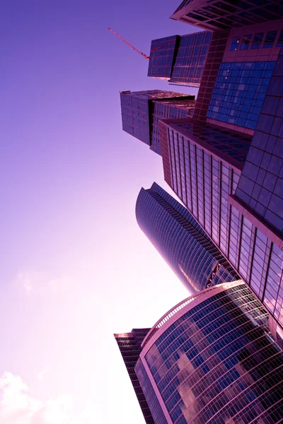 Új felhőkarcolók esti fényben — Stock Fotó