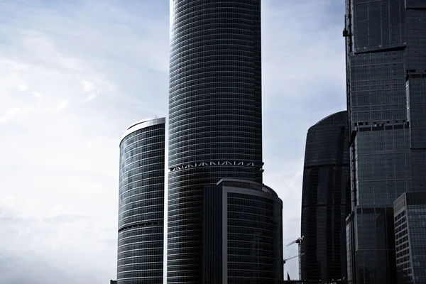 Mosc의 회색 고층 빌딩 비즈니스 센터 — 스톡 사진