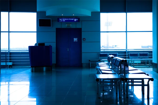 Puerta B y asientos vacíos, aeropuerto —  Fotos de Stock