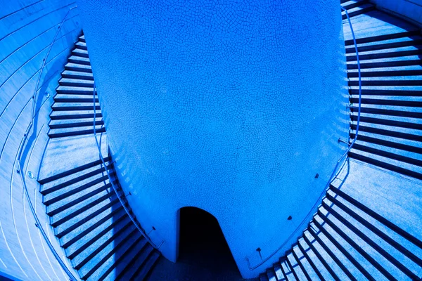 Пустая лестница к Дворцу искусств — стоковое фото