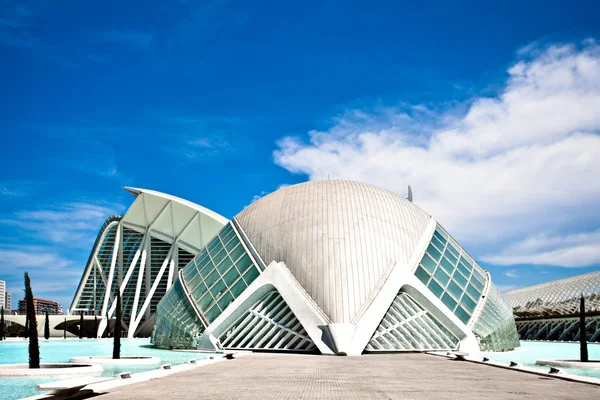 Met het oog op hemisferic tegen museum van wetenschap, valencia, Spanje — Stockfoto