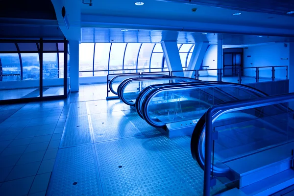 View to empty escalator in new trade ce — Stock Photo, Image