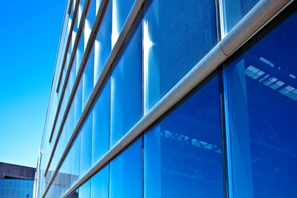Mur de bureau bleu moderne — Photo